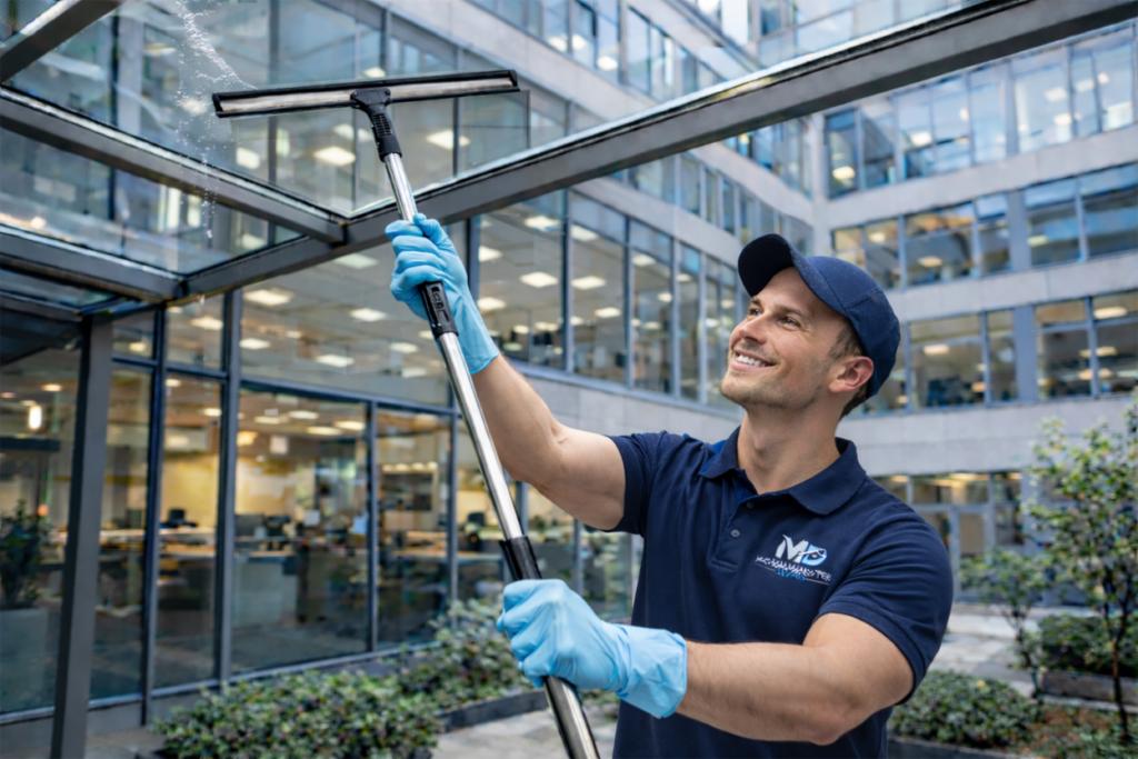 MD Hausmeister Service aus Erlensee bei der Glasreinigung und Treppenhauspflege im Main-Kinzig-Kreis und Rhein-Main-Gebiet.